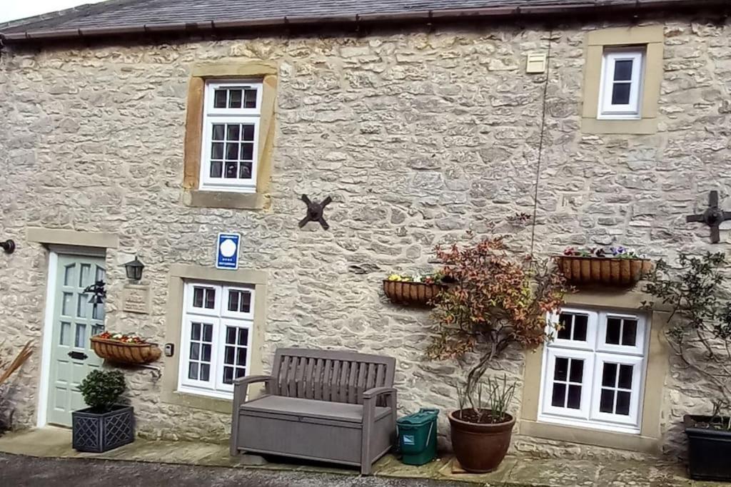 Peak District - 1 Harrow Cottage - Great Longstone エクステリア 写真