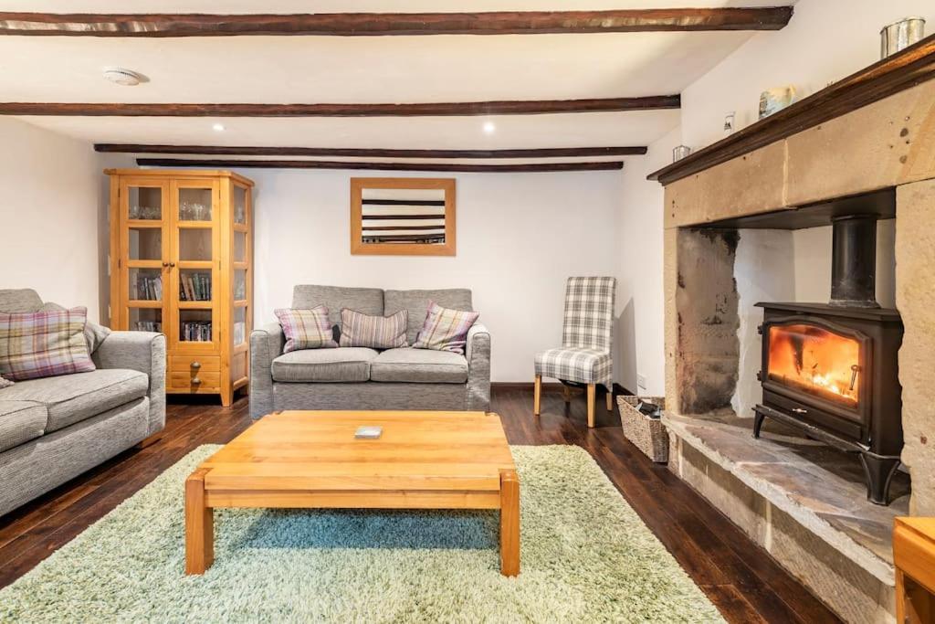 Peak District - 1 Harrow Cottage - Great Longstone エクステリア 写真